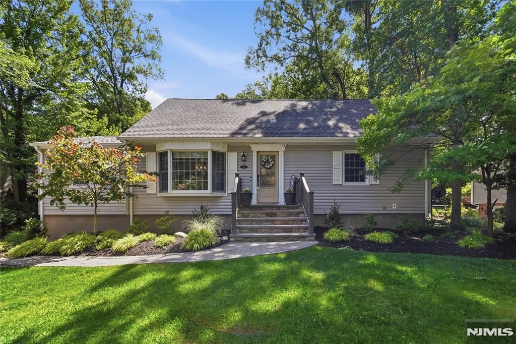 49 Skytop Drive, Mahwah, NJ 07430