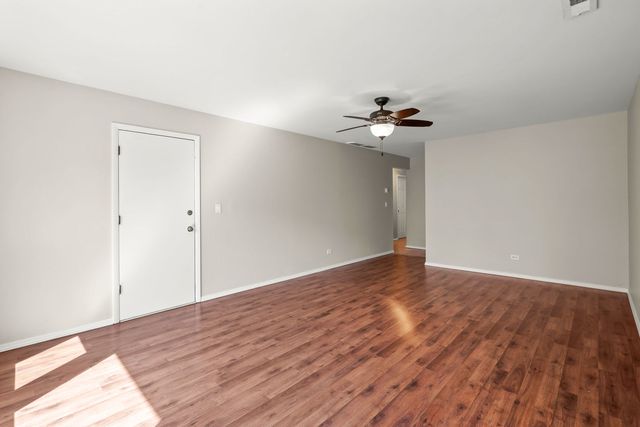 519 W Hillside Drive 3, Bensenville, IL 60106