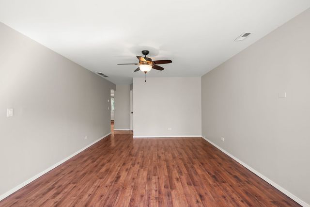 519 W Hillside Drive 3, Bensenville, IL 60106