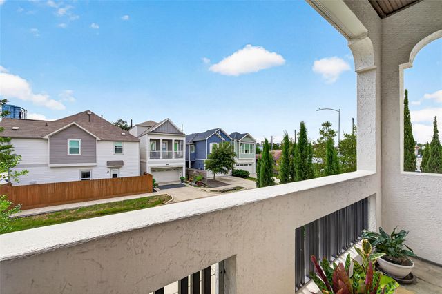 4702 Feagan Street, Houston, TX 77007