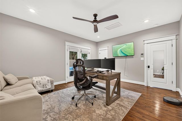 4702 Feagan Street, Houston, TX 77007