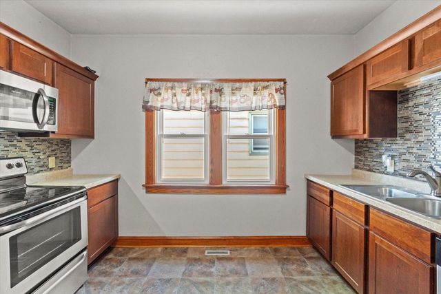 2918 S 7th STREET, Milwaukee, WI 53215