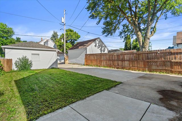 2918 S 7th STREET, Milwaukee, WI 53215