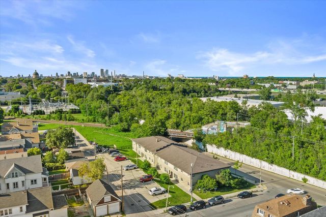 2918 S 7th STREET, Milwaukee, WI 53215