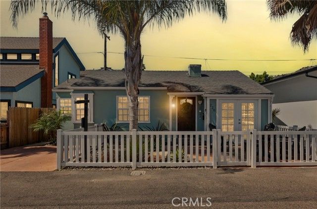 220 Capistrano Ave, Pismo Beach, CA 93449