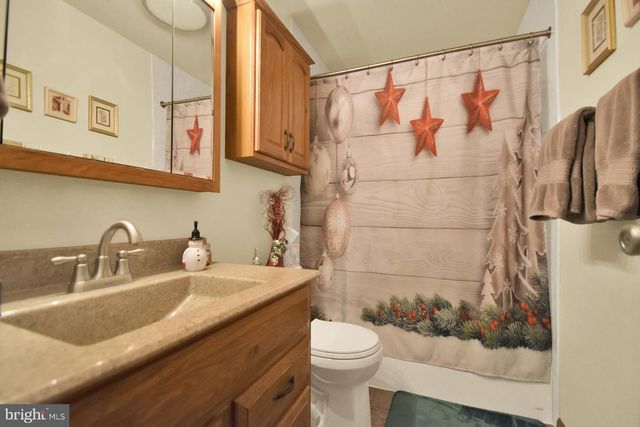 1138 BRANDON DR, Chambersburg, PA 17201