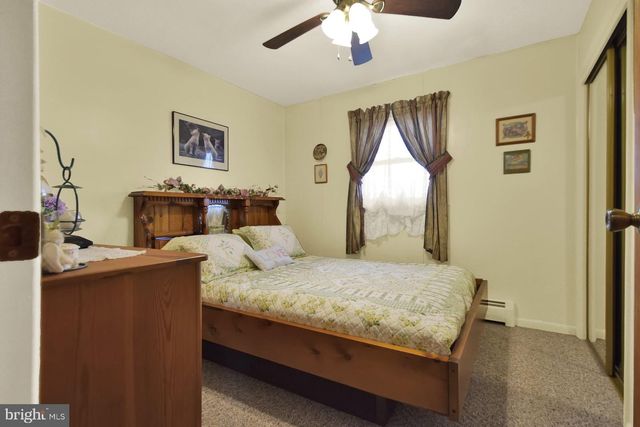 1138 BRANDON DR, Chambersburg, PA 17201