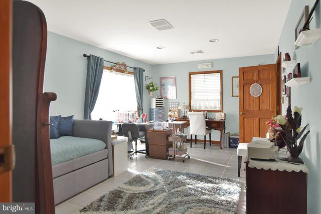 1138 BRANDON DR, Chambersburg, PA 17201