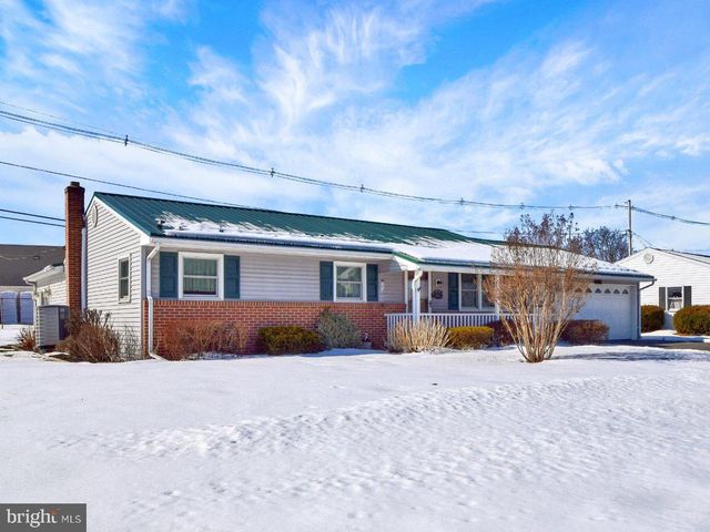 1138 BRANDON DR, Chambersburg, PA 17201