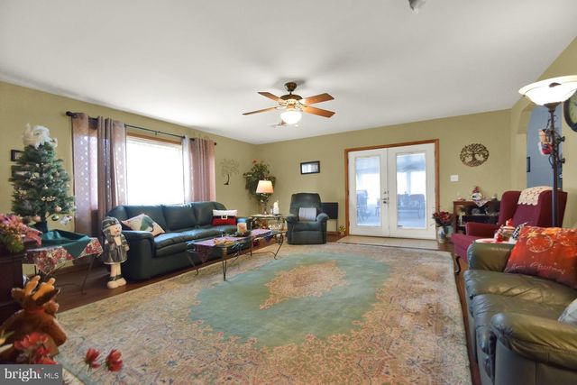 1138 BRANDON DR, Chambersburg, PA 17201