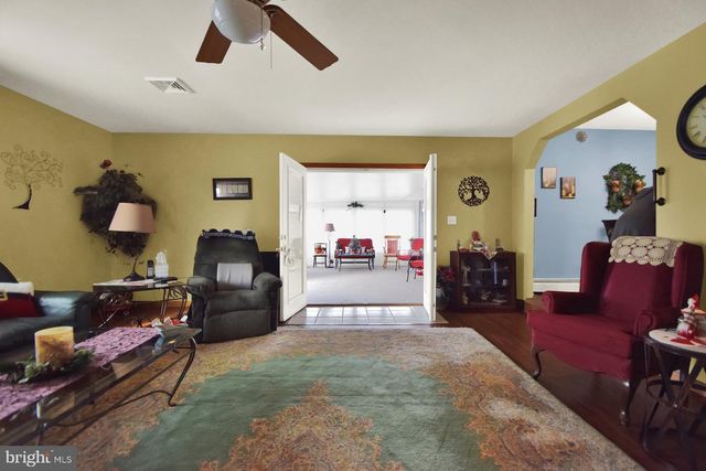 1138 BRANDON DR, Chambersburg, PA 17201