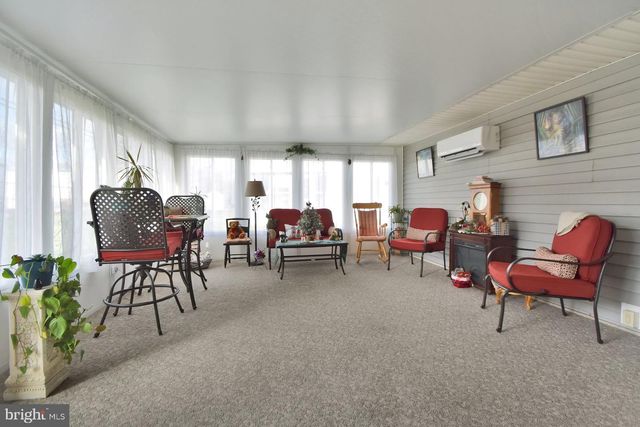 1138 BRANDON DR, Chambersburg, PA 17201