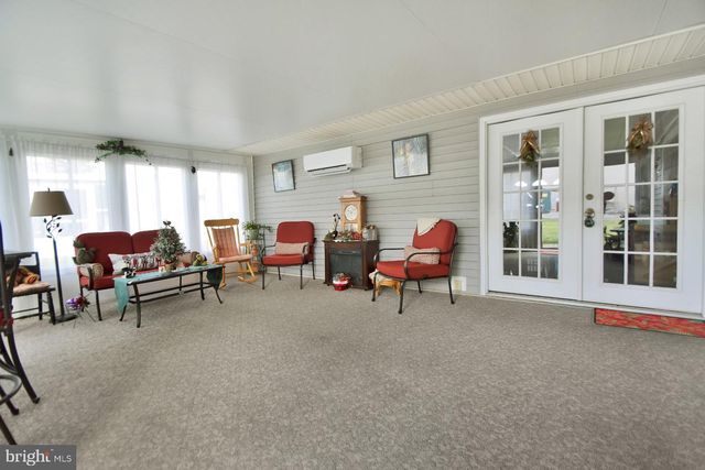 1138 BRANDON DR, Chambersburg, PA 17201