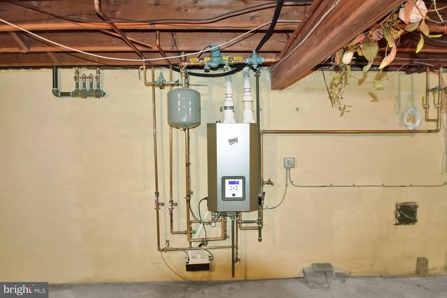 1138 BRANDON DR, Chambersburg, PA 17201