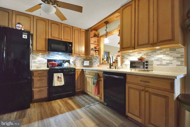 1138 BRANDON DR, Chambersburg, PA 17201