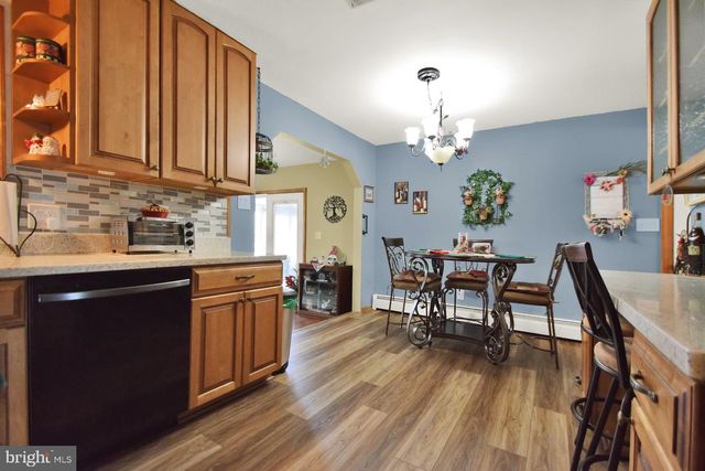 1138 BRANDON DR, Chambersburg, PA 17201