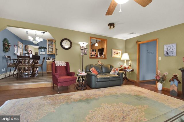 1138 BRANDON DR, Chambersburg, PA 17201