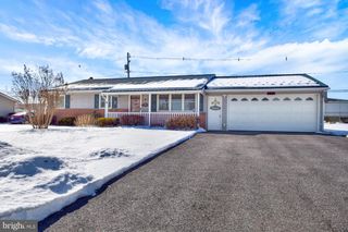 1138 BRANDON DR, Chambersburg, PA 17201