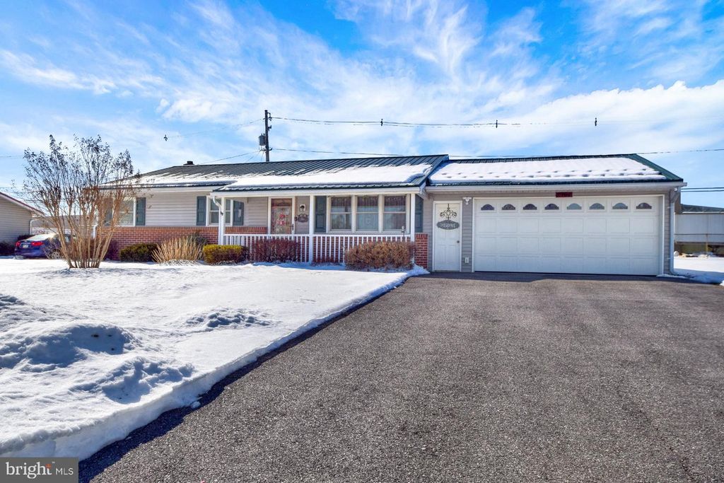 1138 BRANDON DR, Chambersburg, PA 17201