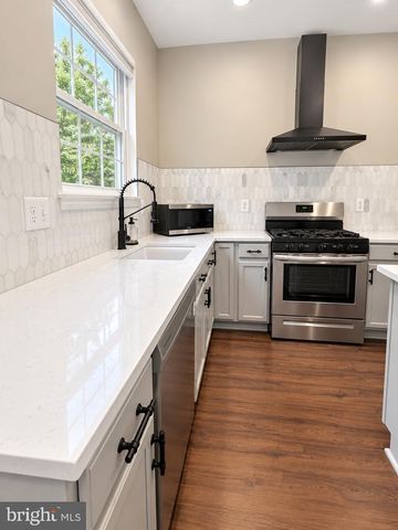 93 DANBURY ST SW, Washington, DC 20032