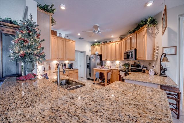 5605 Merlyn LN, Cape Coral, FL 33914