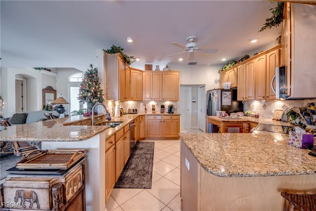 5605 Merlyn LN, Cape Coral, FL 33914