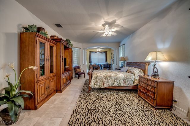 5605 Merlyn LN, Cape Coral, FL 33914