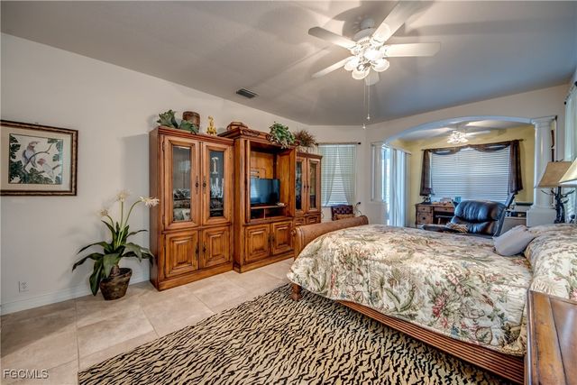 5605 Merlyn LN, Cape Coral, FL 33914