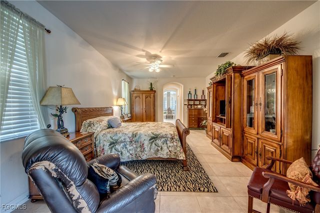 5605 Merlyn LN, Cape Coral, FL 33914