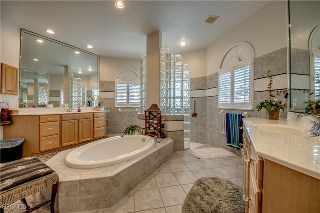 5605 Merlyn LN, Cape Coral, FL 33914