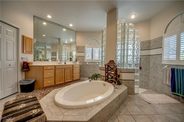 5605 Merlyn LN, Cape Coral, FL 33914