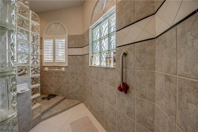 5605 Merlyn LN, Cape Coral, FL 33914