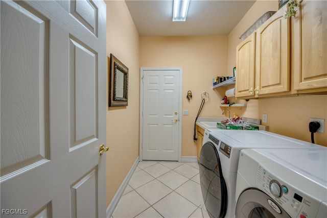 5605 Merlyn LN, Cape Coral, FL 33914