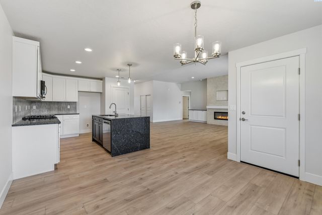 10008 Redbud Dr, Pasco, WA 99301