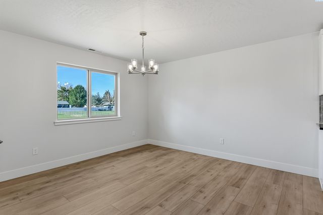 10008 Redbud Dr, Pasco, WA 99301