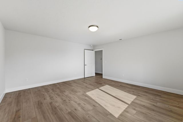 10008 Redbud Dr, Pasco, WA 99301