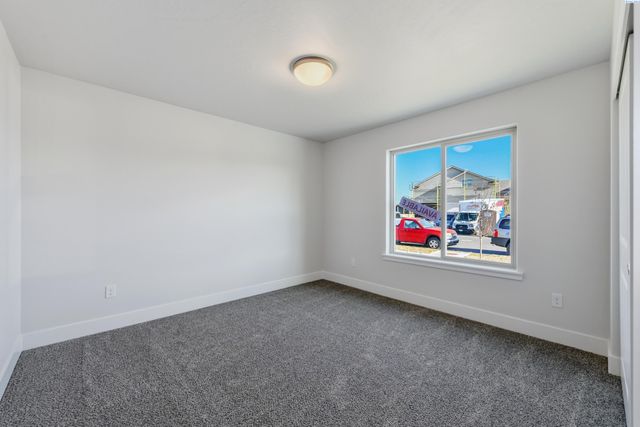 10008 Redbud Dr, Pasco, WA 99301