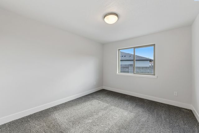 10008 Redbud Dr, Pasco, WA 99301