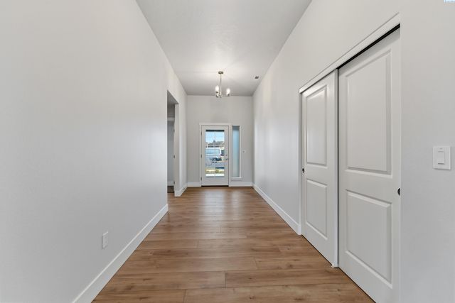 10008 Redbud Dr, Pasco, WA 99301