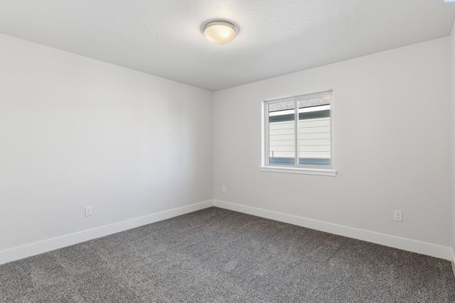 10008 Redbud Dr, Pasco, WA 99301