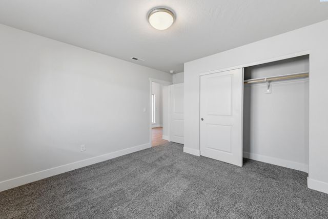 10008 Redbud Dr, Pasco, WA 99301