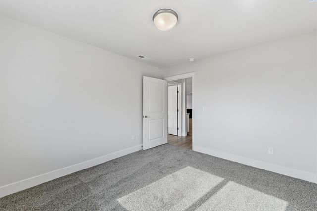 10008 Redbud Dr, Pasco, WA 99301