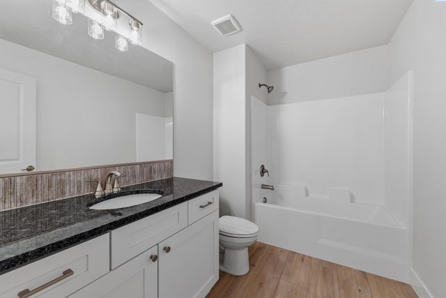 10008 Redbud Dr, Pasco, WA 99301