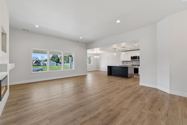 10008 Redbud Dr, Pasco, WA 99301