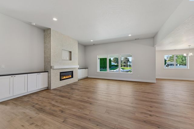 10008 Redbud Dr, Pasco, WA 99301