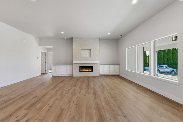 10008 Redbud Dr, Pasco, WA 99301