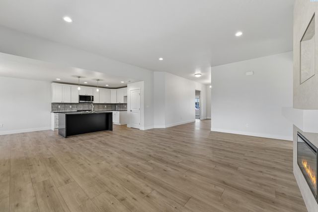 10008 Redbud Dr, Pasco, WA 99301