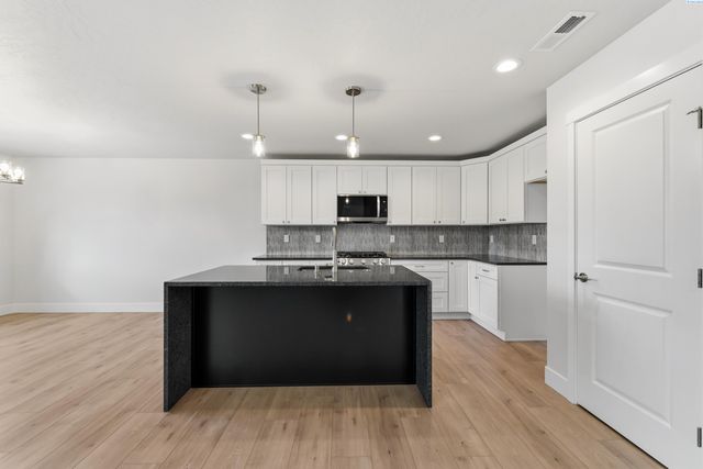 10008 Redbud Dr, Pasco, WA 99301