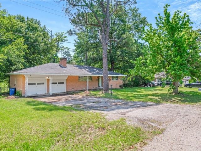 1016 N Saline, Grand Saline, TX 75140