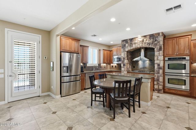 8638 W BRILES Road, Peoria, AZ 85383